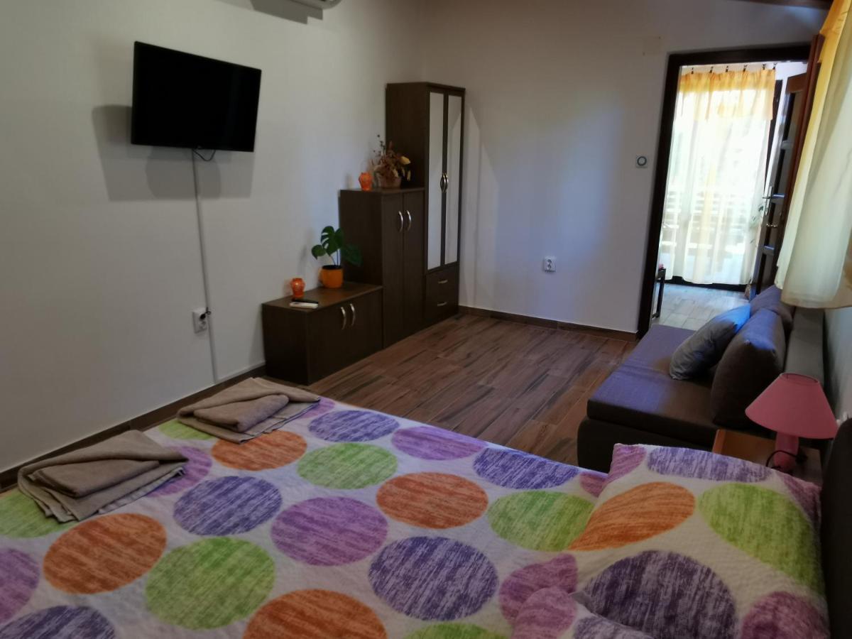 Apartment Kika Liznjan Bagian luar foto
